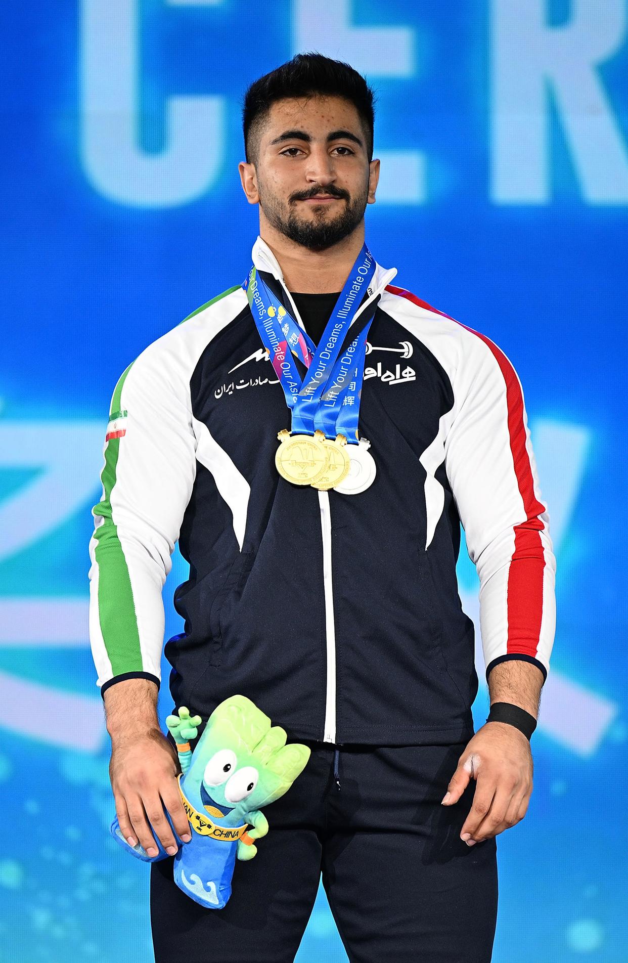 阿尔及利亚举重选手表现抢眼