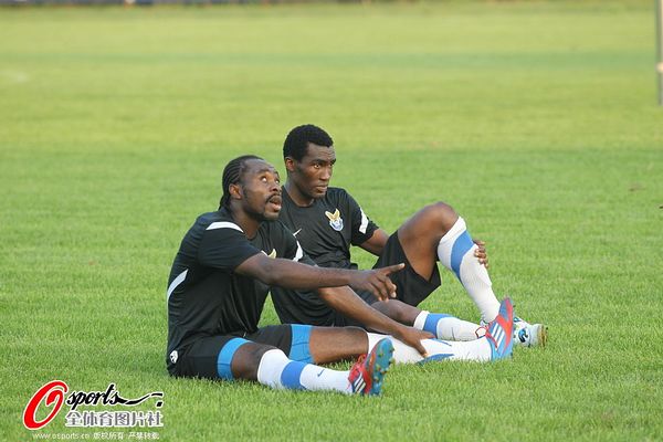 大连实德努力提升，努力备战比赛