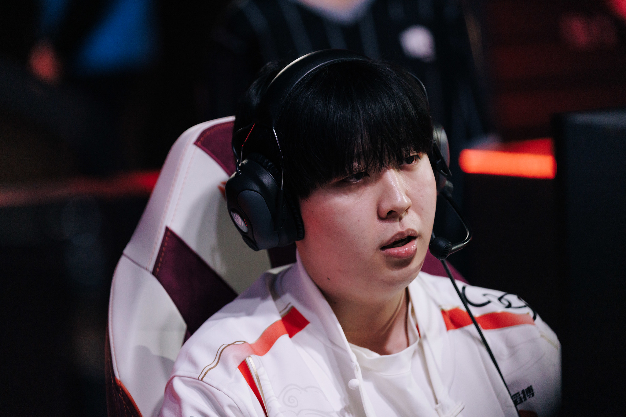 leyu乐鱼体育-包含C9横扫HLE，Ming关键团战开团秒人强强对话全球总决赛，成为赛场最大亮点的词条